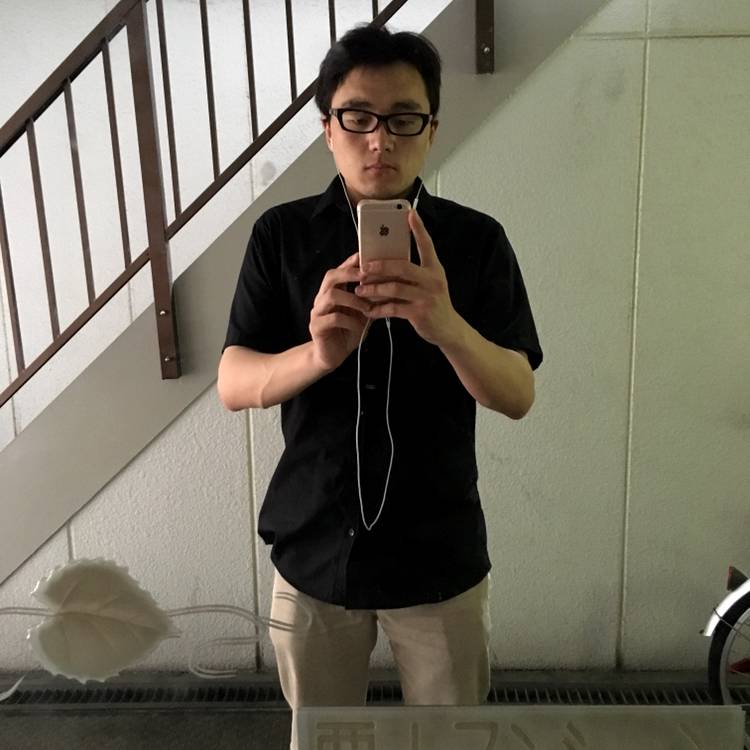 猩猩揍狒狒的照片