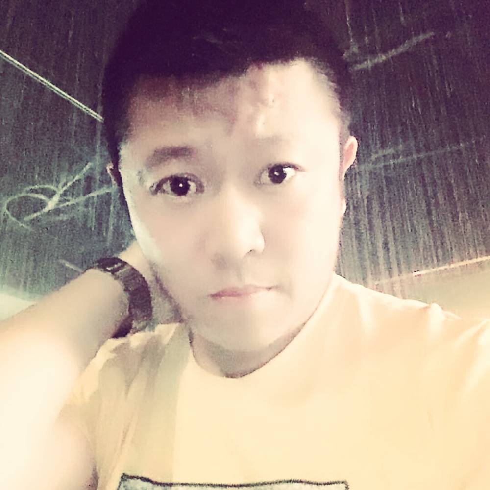 啤酒苦恋羞涩的照片