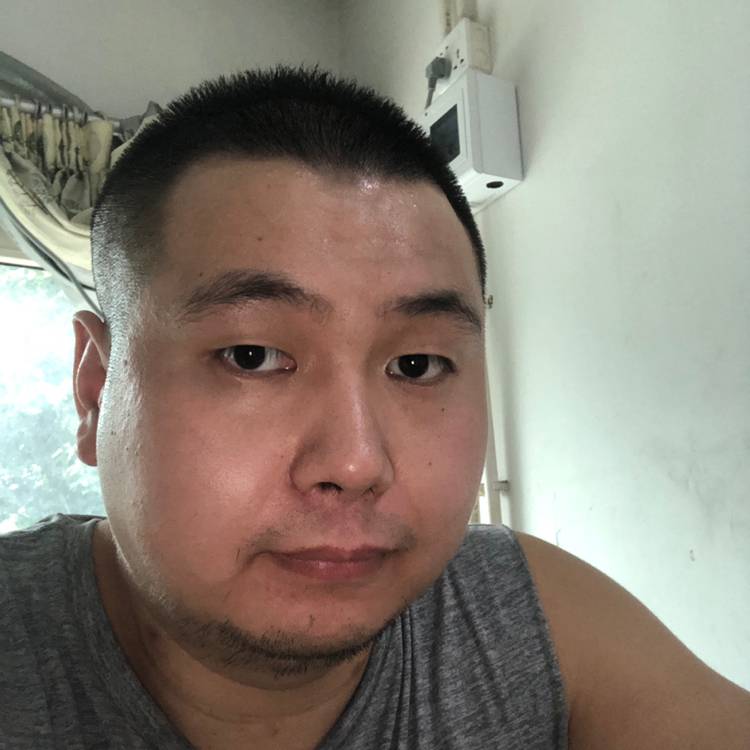 悦耳向雪糕的照片