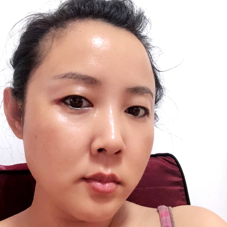 俊秀星的照片