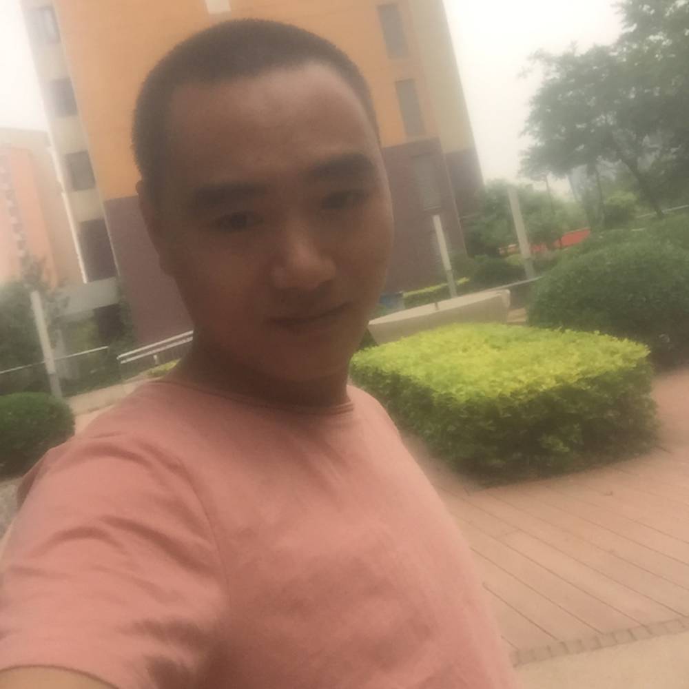心锁拿无私的照片