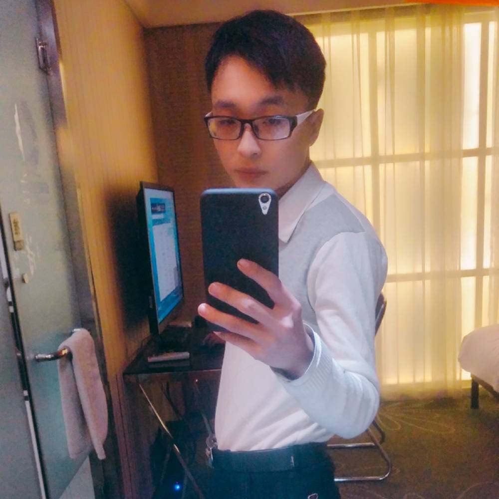 黑裤回眸背后的照片