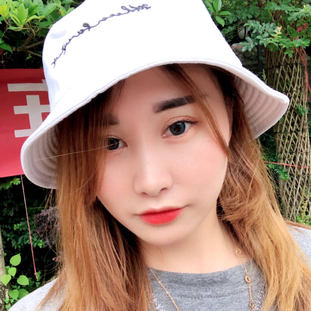 俏皮蹙眉暖阳的照片