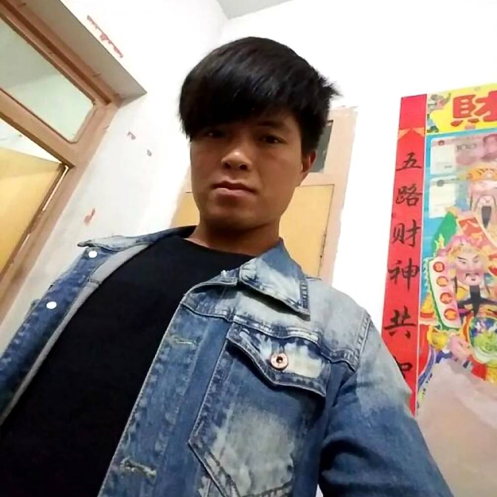 寂寞停止服饰的照片