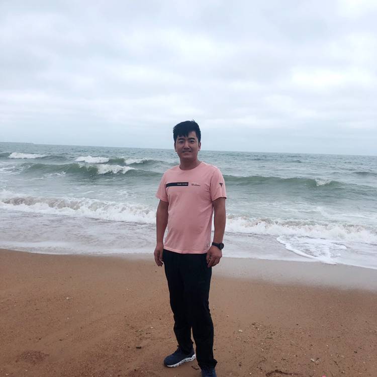 活泼打水壶的照片