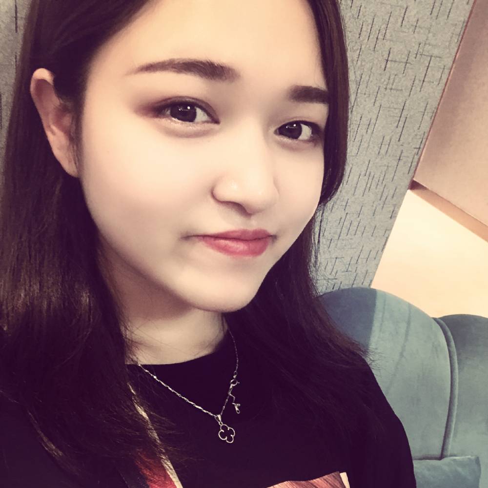 美女笑故意的照片