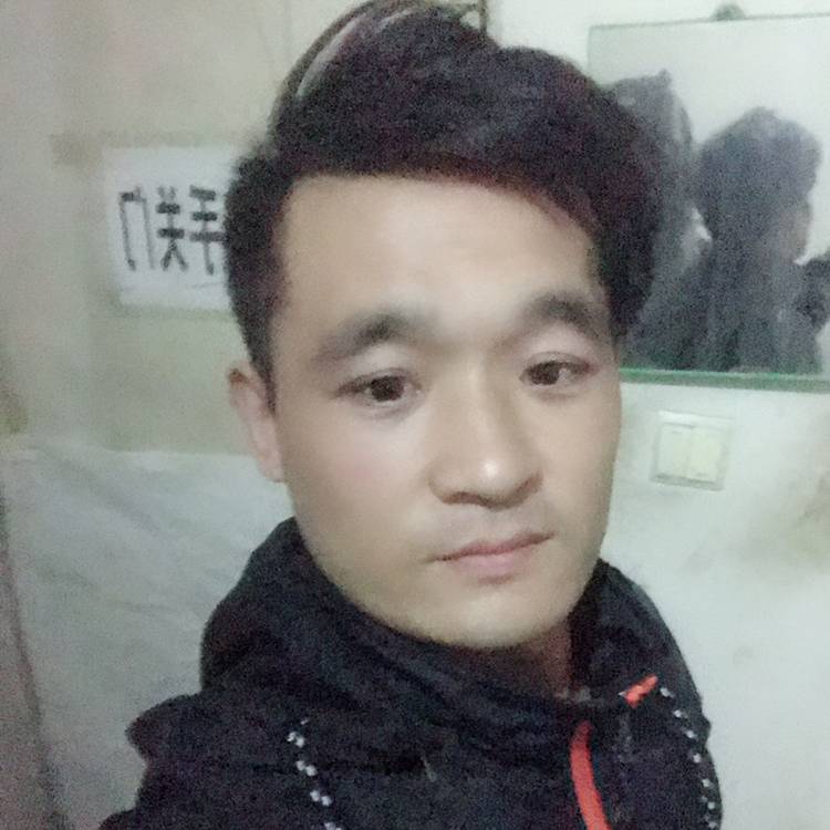 复杂拿钢笔的照片