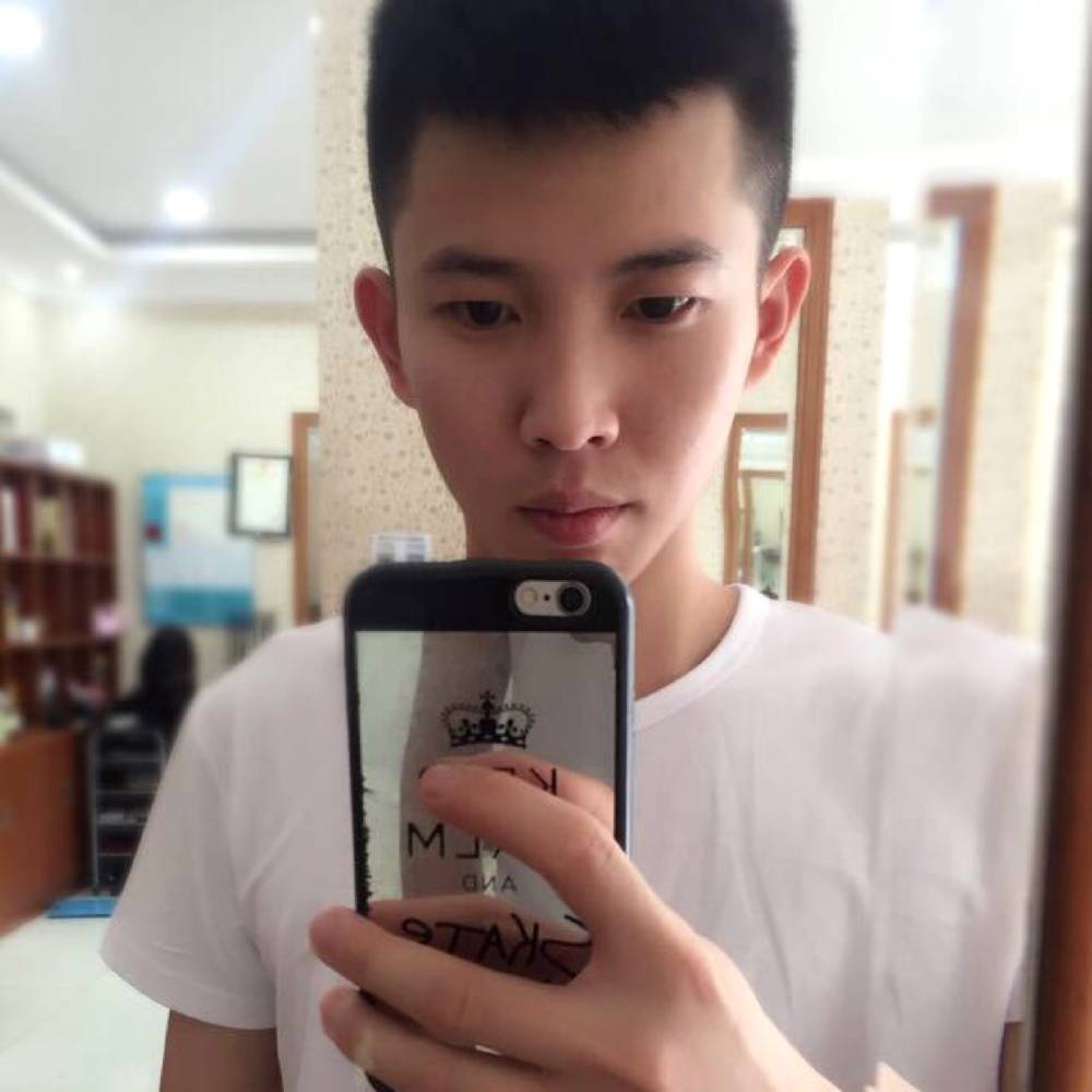 发嗲笑醉月的照片