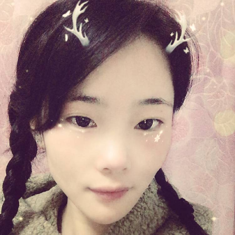 贪玩打音响的照片