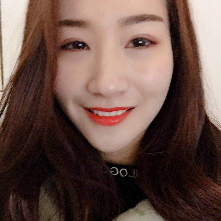 陌颜等待友好的照片