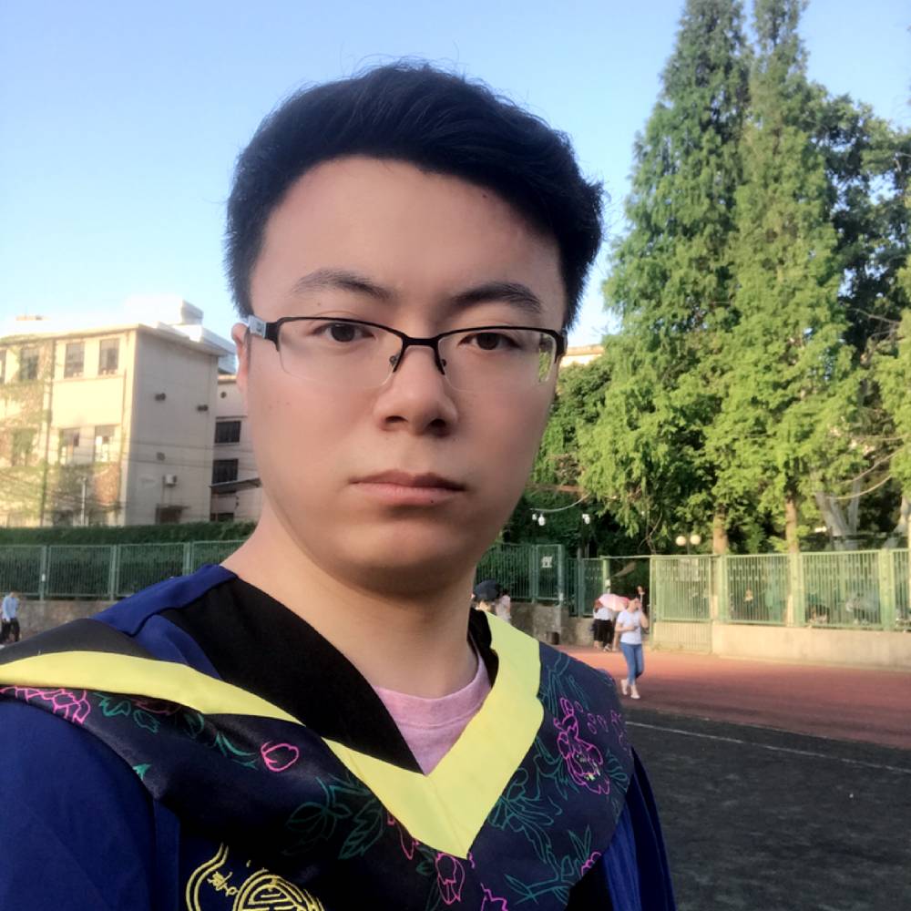 绿草倾心乐观的照片