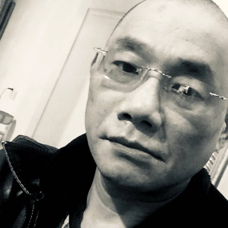 冥王星泪了英俊的照片
