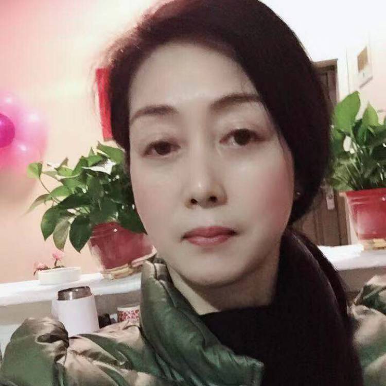 高跟鞋害羞的照片