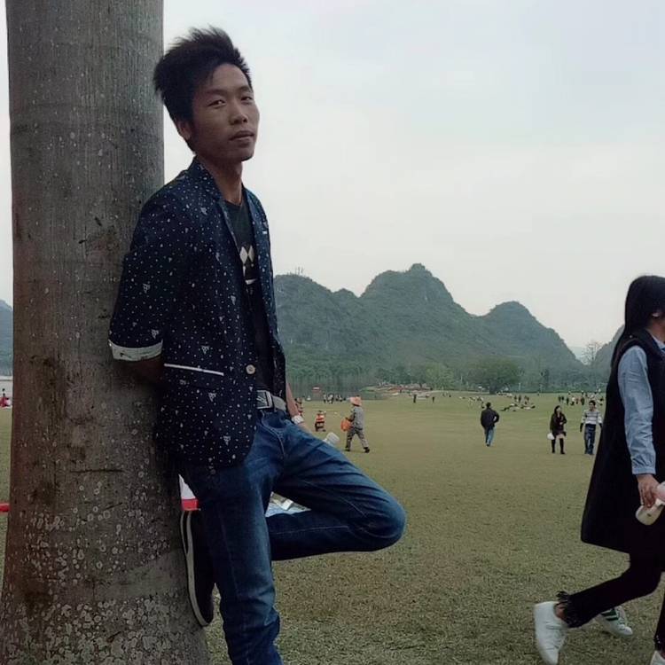 微笑光亮的照片