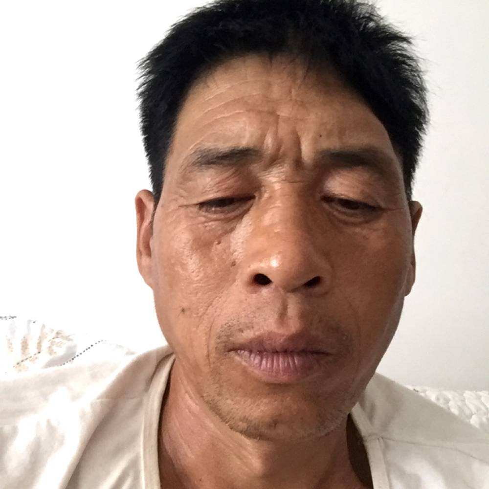 薯片翩飞的照片