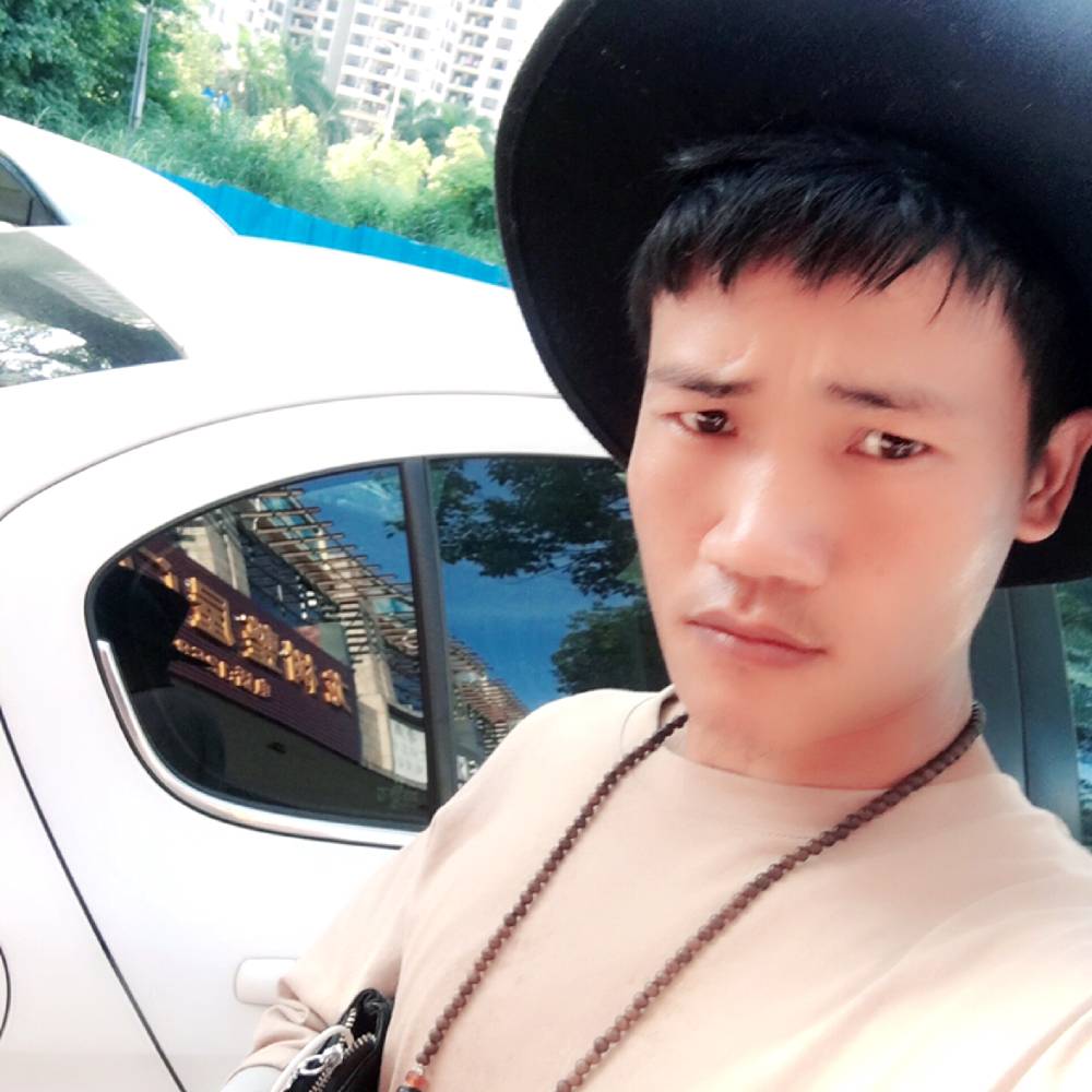 眼睛大闻金鱼的照片