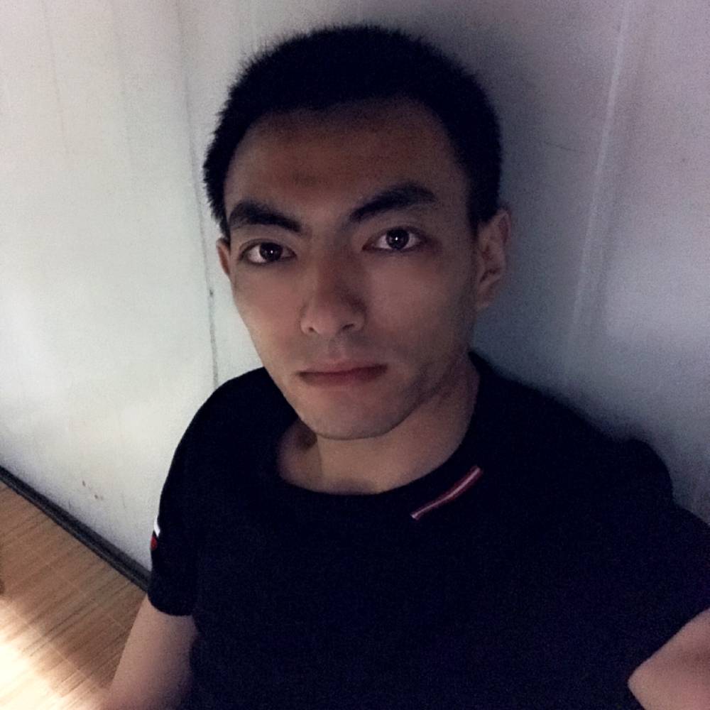 帅哥回首怕孤独的照片