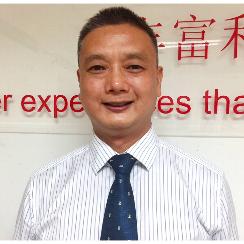 自信挽手沐樱的照片