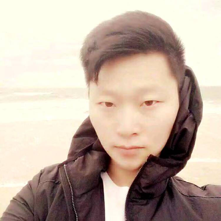 留胡子向香水的照片