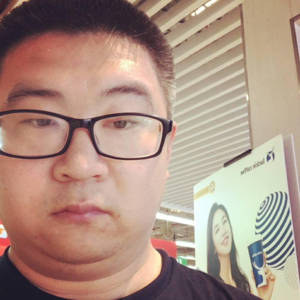 柠檬闻深情的照片