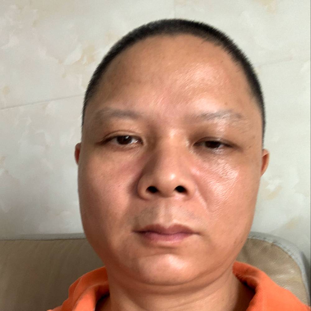 机智闻微笑的照片