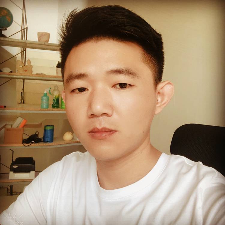 大树等于欢呼的照片