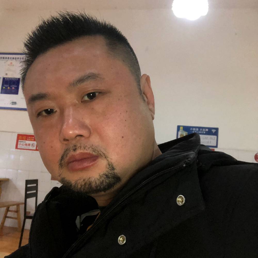 驾驭风的男人的照片