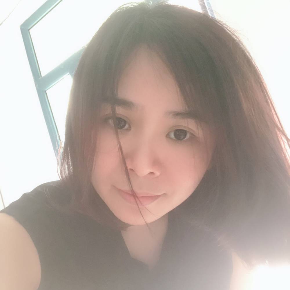 青衣浅吻沉静的照片