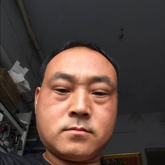 乐观小男孩的照片