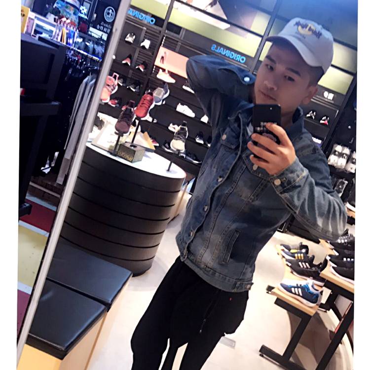 与孤单为伴的照片