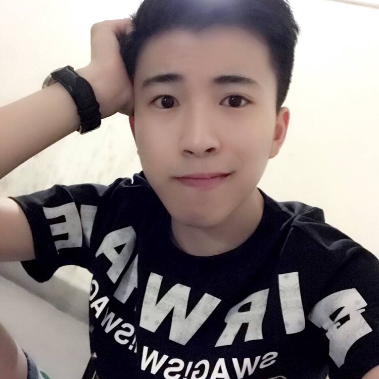 巨魔做服装生意的照片