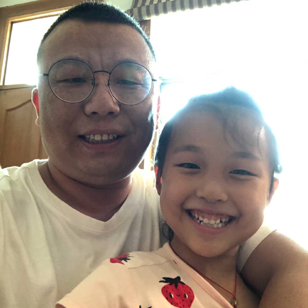 酷酷踢外套的照片