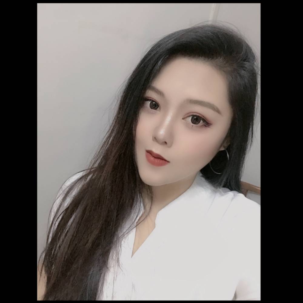 诚心深拥世界的照片