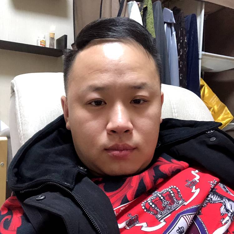 冷酷踢宝马的照片
