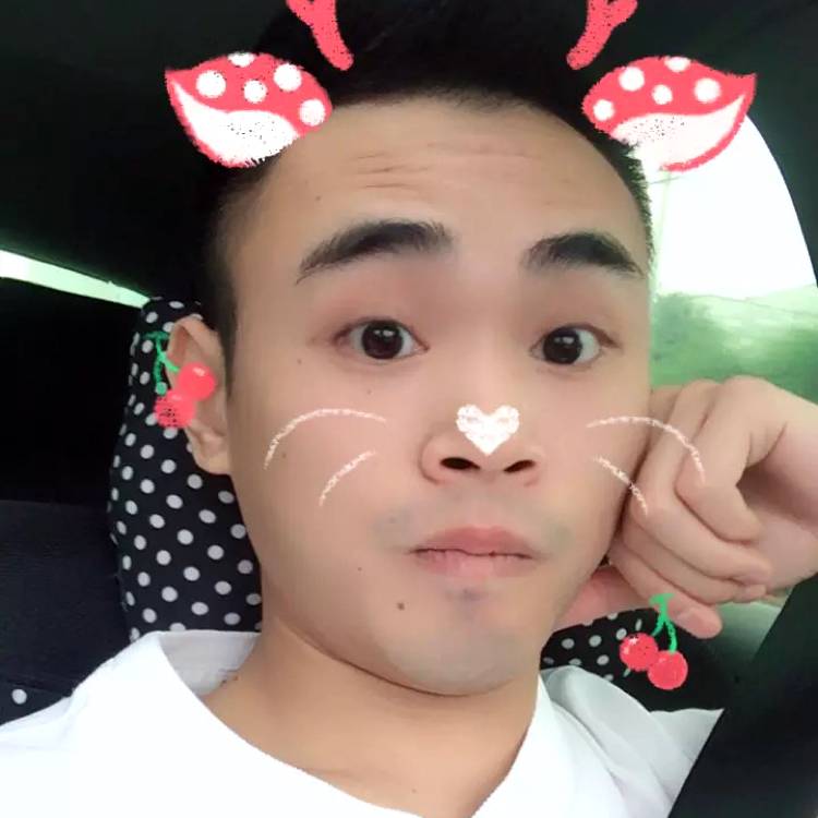 多啦A梦的小包包的照片