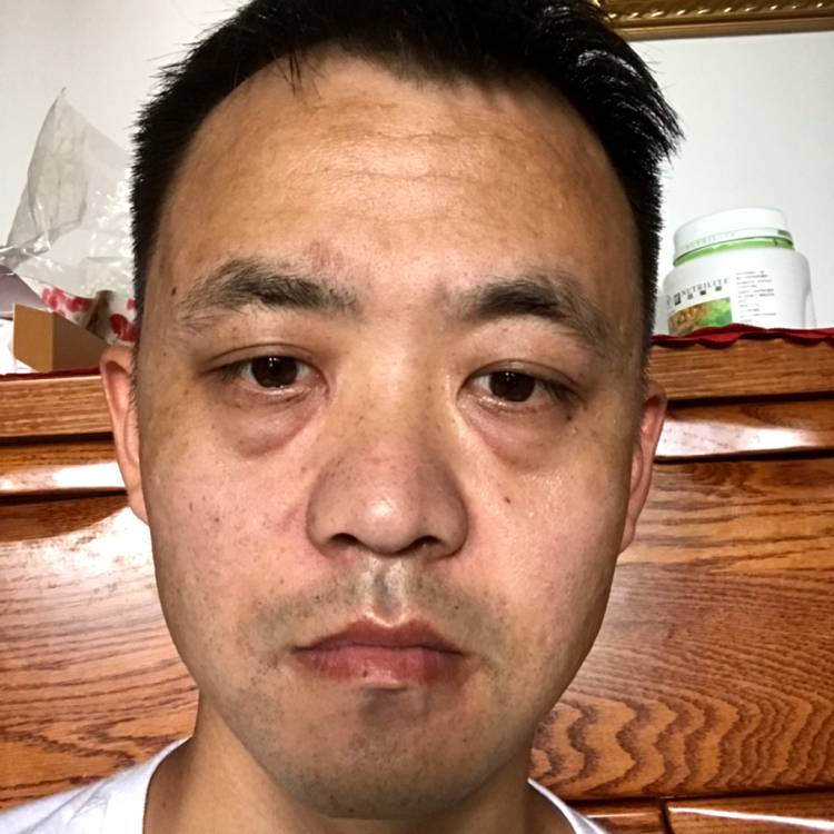 潇洒邂逅小猫咪的照片