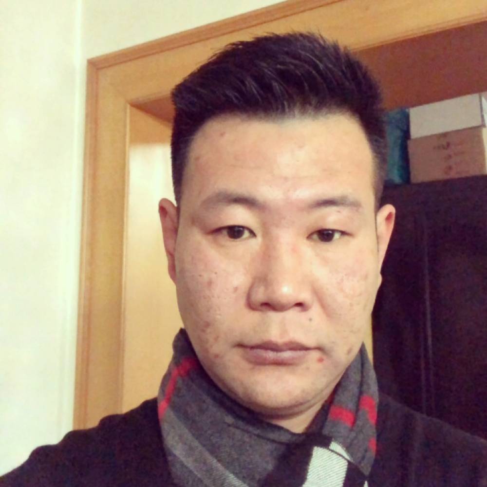 大胆爱恋镜子的照片