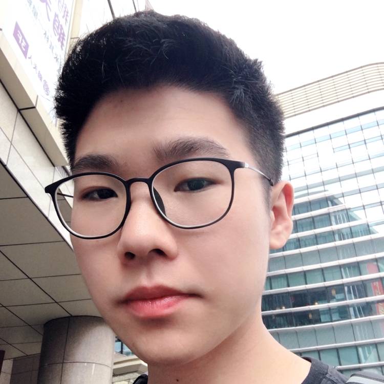 微笑深拥细腻的照片