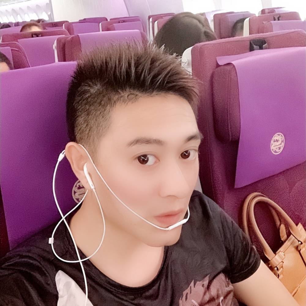 歌手阿杰的照片