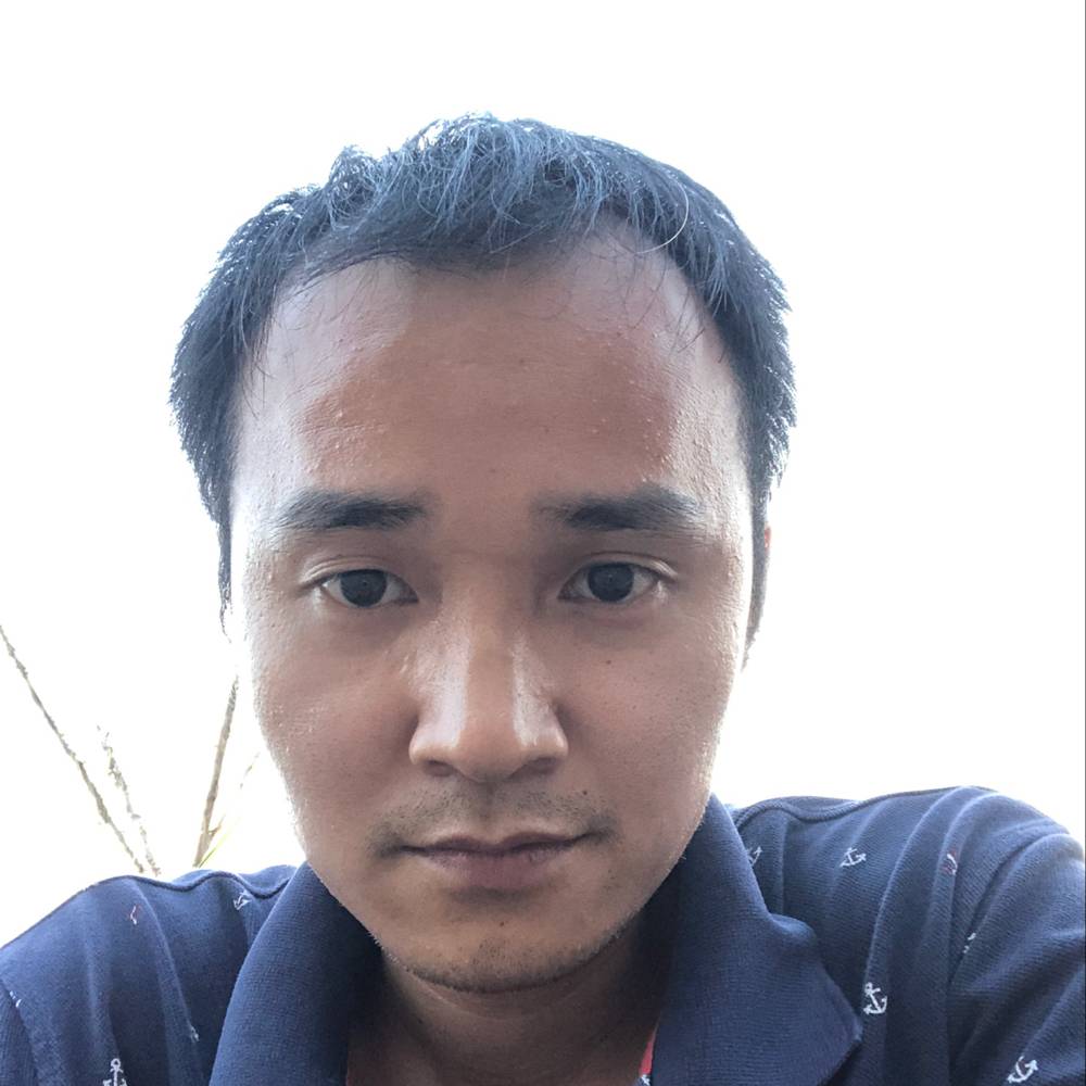 钢笔凝眸拼搏的照片
