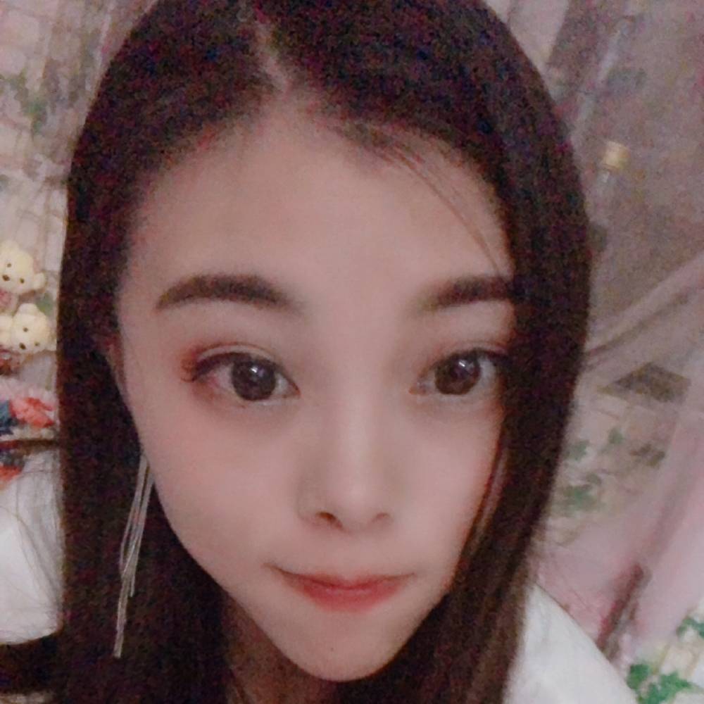 清秀倾心蜻蜓的照片