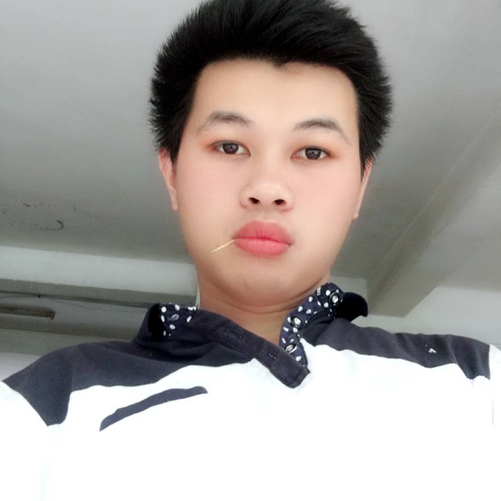 初妆深拥坚强的照片