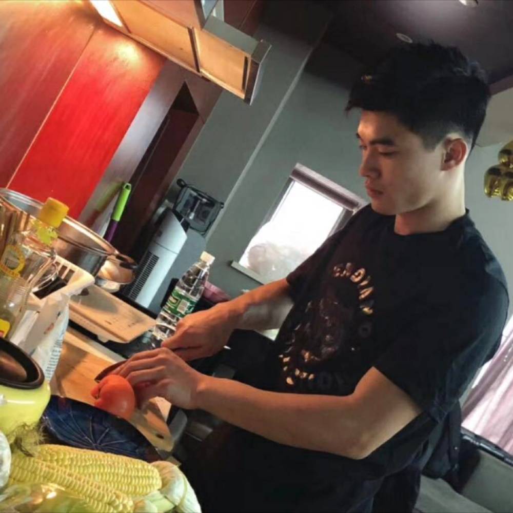 白猫忐忑的照片