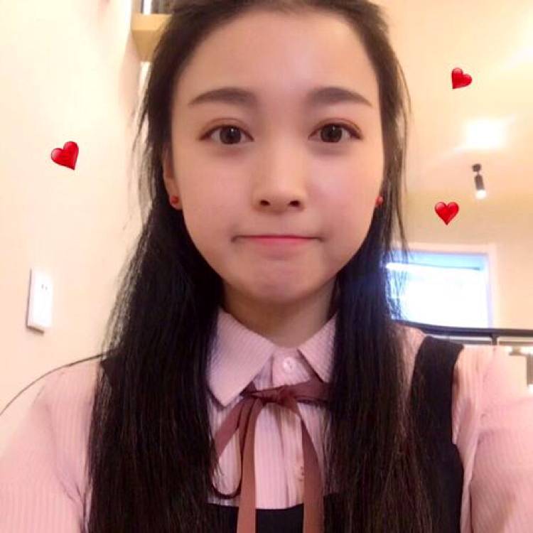 淡淡浅吻笑的照片