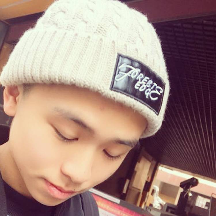 在等月亮吗的照片