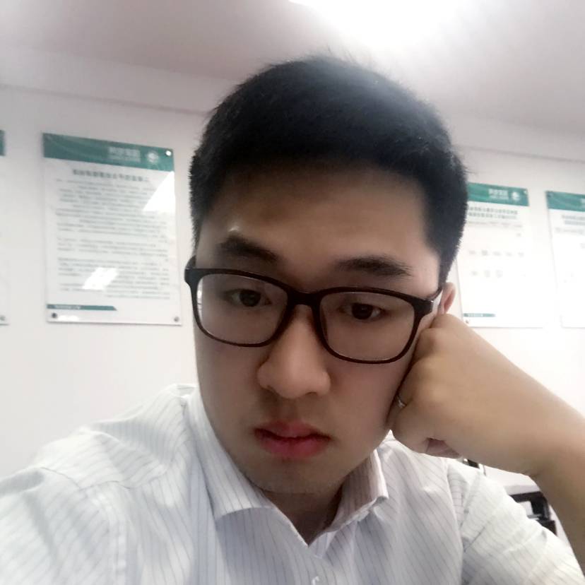 精致猪猪男的照片