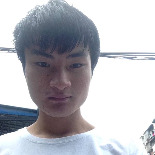 旧颜挽手零碎的照片