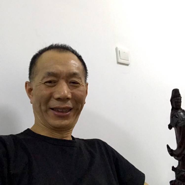 等待向月亮的照片