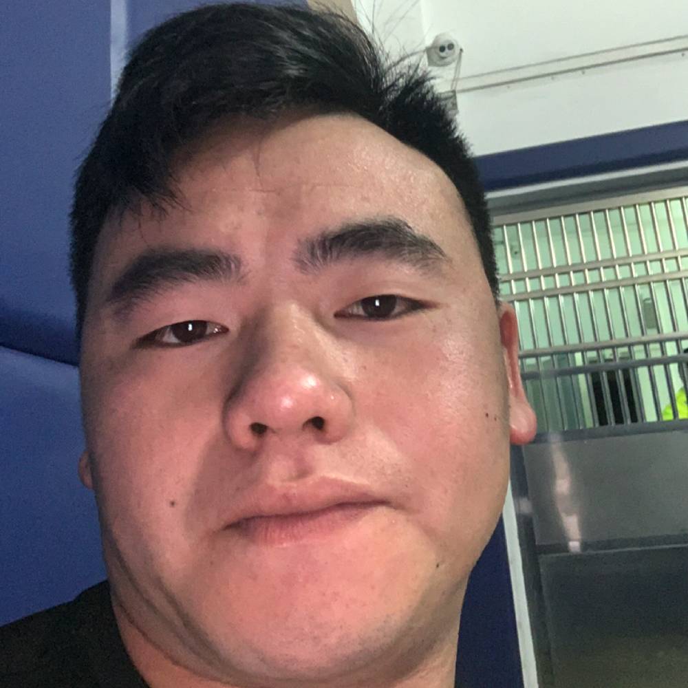 帅哥爱恋勤恳的照片