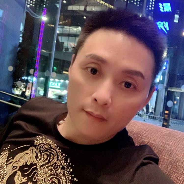小蜜蜂笑默默的照片